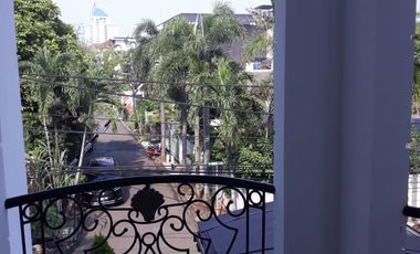 Rumah Hitung Tanah di Gedung Hijau Pondok Indah, 150 m ke Jalan Raya Utama