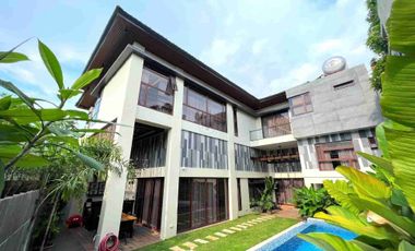 Multinational Village 6 bedrooms with pool in Paranaque City for Sale