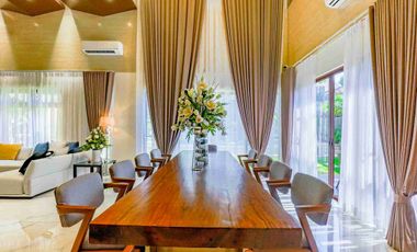 Multinational Village 6 bedrooms with pool in Paranaque City for Sale