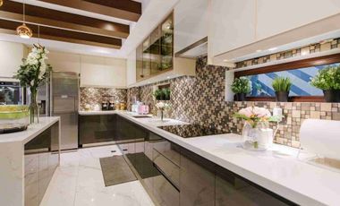 Multinational Village 6 bedrooms with pool in Paranaque City for Sale