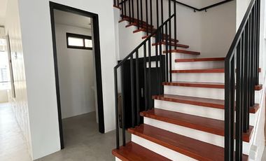 FOR RENT Paranaque BF Homes Nortwest. Dakar St. Modern Townhaus 3bedooms park