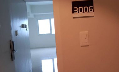 5% DP 2BR RFO SMART CONDO IN BUENDIA GIL PUYAT MAKATI AVE WITH PARKING AND BALCONY 3FLR MALL