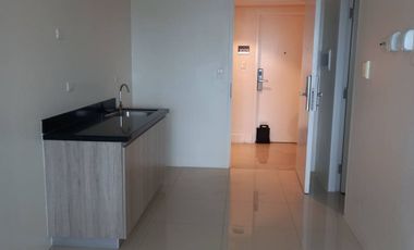 5% DP 2BR RFO SMART CONDO IN BUENDIA GIL PUYAT MAKATI AVE WITH PARKING AND BALCONY 3FLR MALL