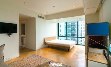 Modern 2 Bedroom with Den in Amorsolo Square, Rockwell Makati