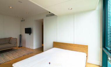 Modern 2 Bedroom with Den in Amorsolo Square, Rockwell Makati