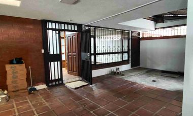 UNICA OPORTUNIDAD CASA PARA REMODELAR 218 m2. LA CAROLINA