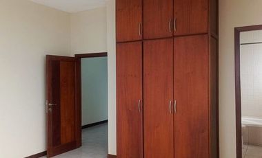 SE ALQUILA DEPARTAMENTO AMPLIO EN CASCO CENTRAL
