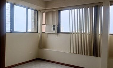 SE ALQUILA DEPARTAMENTO AMPLIO EN CASCO CENTRAL