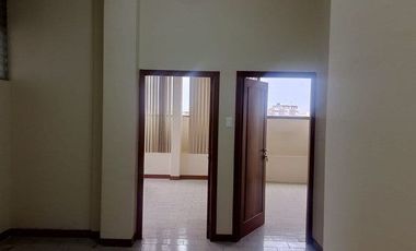 SE ALQUILA DEPARTAMENTO AMPLIO EN CASCO CENTRAL