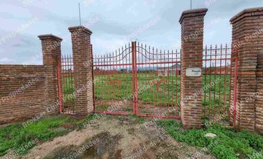 VENDO HERMOSA PARCELA  con QUINCHO/ PISCINA Y PERIMETRAL en talagante