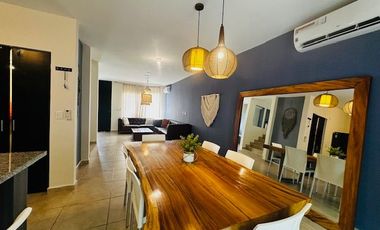 Hermosa casa en renta en la Joya residencial