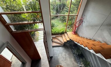 Vendo Hermosa Casa 2 Plantas en La Encantada de Villa