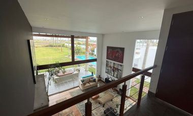 Vendo Hermosa Casa 2 Plantas en La Encantada de Villa