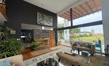 Vendo Hermosa Casa 2 Plantas en La Encantada de Villa