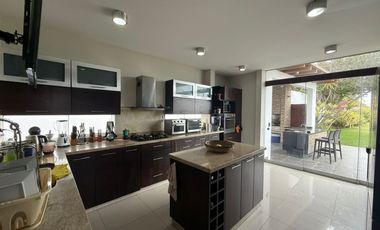 Vendo Hermosa Casa 2 Plantas en La Encantada de Villa