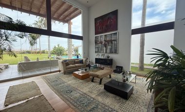 Vendo Hermosa Casa 2 Plantas en La Encantada de Villa
