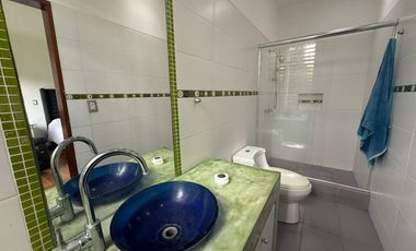 Vendo Hermosa Casa 2 Plantas en La Encantada de Villa