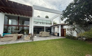 Vendo Hermosa Casa 2 Plantas en La Encantada de Villa