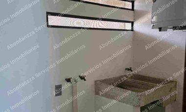 Casa en renta en Salagua, Manzanillo, Colima
📍 A dos cuadras de Av. Elías Zamora – Zona con excelente ubicación