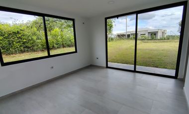 Renta amplia Casa Campestre en Parcelación Cerrada, Cerritos Pereira