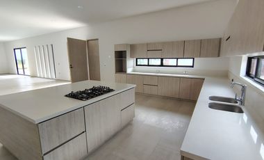 Renta amplia Casa Campestre en Parcelación Cerrada, Cerritos Pereira