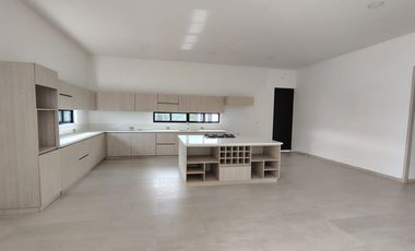 Renta amplia Casa Campestre en Parcelación Cerrada, Cerritos Pereira
