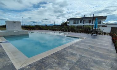 Renta amplia Casa Campestre en Parcelación Cerrada, Cerritos Pereira