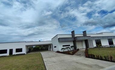 Renta amplia Casa Campestre en Parcelación Cerrada, Cerritos Pereira