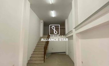 ALQUILER LOCAL CON MEZZANINE CENTRO DE MACHALA