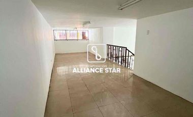 ALQUILER LOCAL CON MEZZANINE CENTRO DE MACHALA