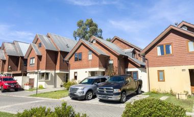 Casa En Condominio, Los Piñones · Arriendo Uf 32
