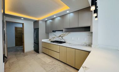 Casa en venta a estrenar, en Puerto Vallarta, en Coto privado frente a la Terminal Maritima