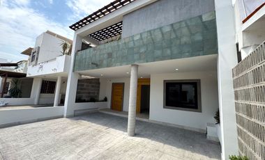 Casa en venta a estrenar, en Puerto Vallarta, en Coto privado frente a la Terminal Maritima