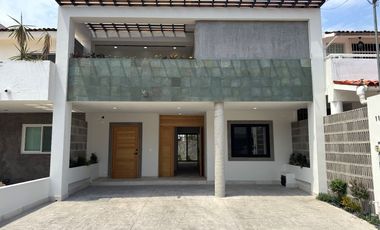 Casa en venta a estrenar, en Puerto Vallarta, en Coto privado frente a la Terminal Maritima