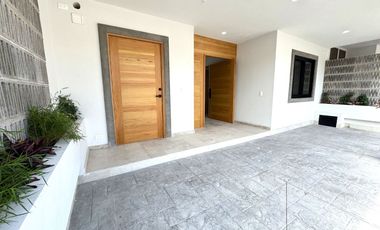 Casa en venta a estrenar, en Puerto Vallarta, en Coto privado frente a la Terminal Maritima