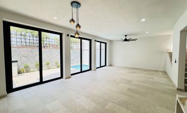 Casa en venta a estrenar, en Puerto Vallarta, en Coto privado frente a la Terminal Maritima