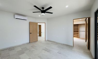 Casa en venta a estrenar, en Puerto Vallarta, en Coto privado frente a la Terminal Maritima