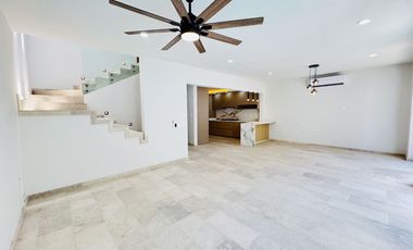 Casa en venta a estrenar, en Puerto Vallarta, en Coto privado frente a la Terminal Maritima