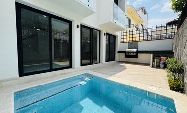 Casa en venta a estrenar, en Puerto Vallarta, en Coto privado frente a la Terminal Maritima