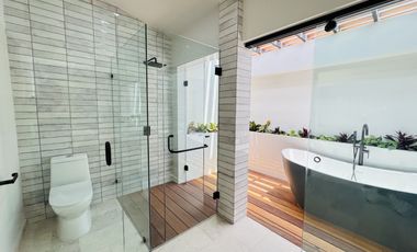Casa en venta a estrenar, en Puerto Vallarta, en Coto privado frente a la Terminal Maritima