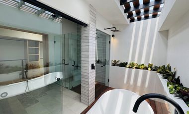 Casa en venta a estrenar, en Puerto Vallarta, en Coto privado frente a la Terminal Maritima