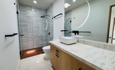 Casa en venta a estrenar, en Puerto Vallarta, en Coto privado frente a la Terminal Maritima