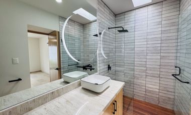 Casa en venta a estrenar, en Puerto Vallarta, en Coto privado frente a la Terminal Maritima