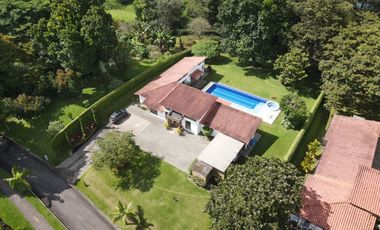 Casa Campestre en venta - Sector Club Campestre Armenia