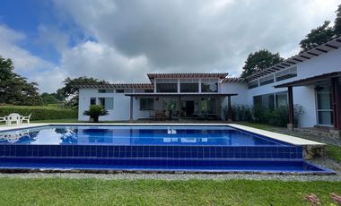 Casa Campestre en venta - Sector Club Campestre Armenia