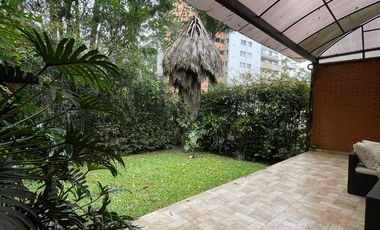 CASA DE 2 NIVELES CON JARDIN, POBLADO, SECTOR TESORO