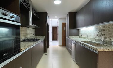 CASA DE 2 NIVELES CON JARDIN, POBLADO, SECTOR TESORO
