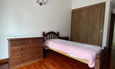 CASA DE 2 NIVELES CON JARDIN, POBLADO, SECTOR TESORO
