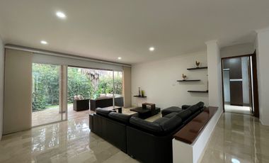 CASA DE 2 NIVELES CON JARDIN, POBLADO, SECTOR TESORO
