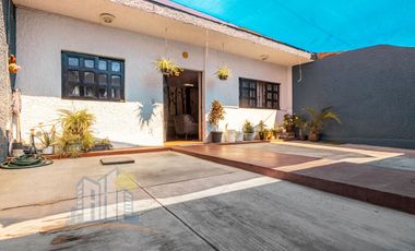 Casa de una planta con Amplio Terreno cerca de Prol Av Guadalupe y Prol Mariano Otero
